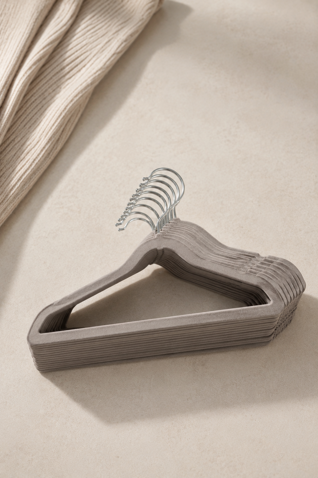 Produtos Organizacao Essenciais 04 Cabides Slim — Os Produtos de Organização Essenciais para Cada Cômodo