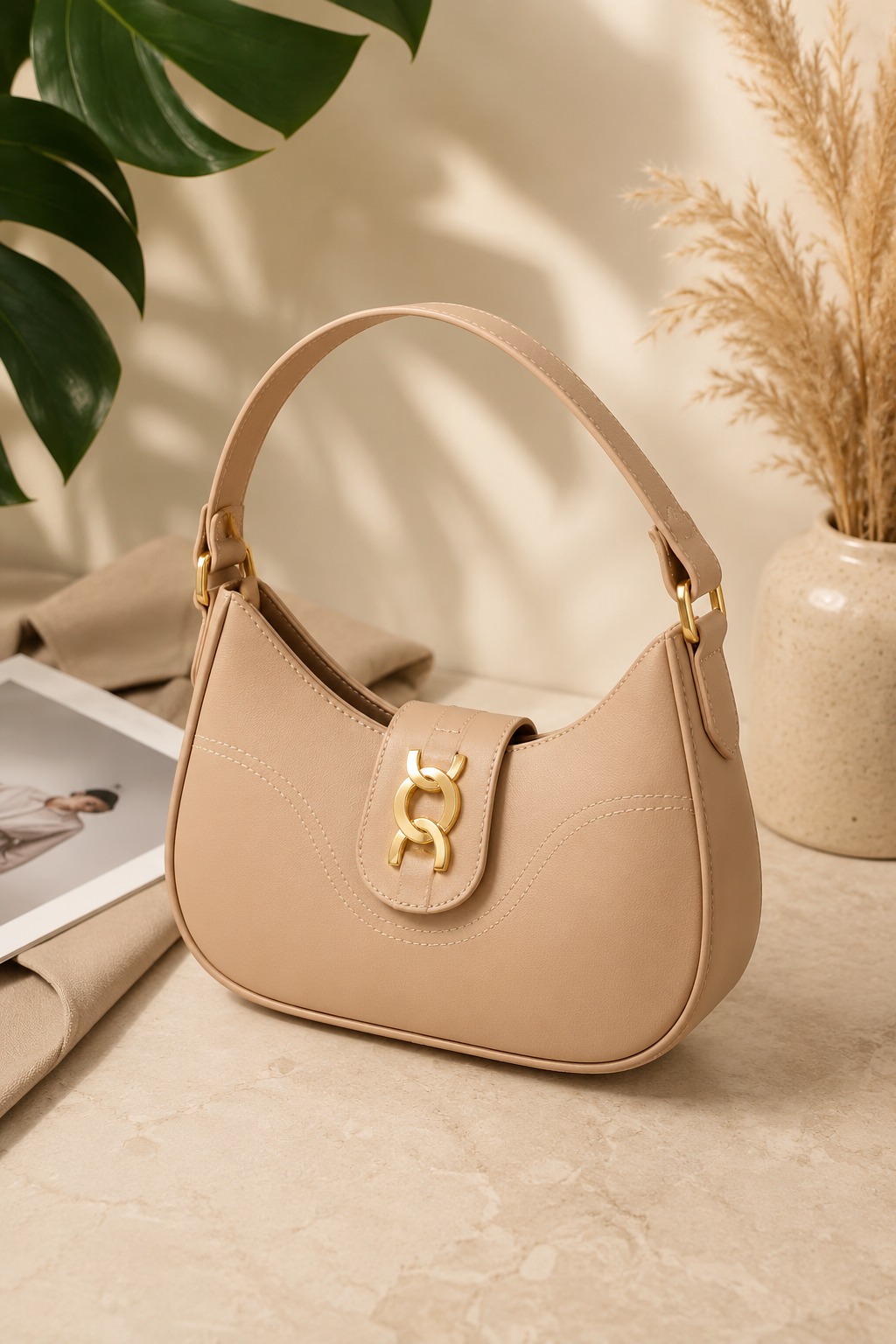 Bolsa feminina baguete de ombro nude bege casual e espaçosa